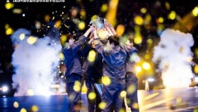 一穿三奇迹终结！黑马战队OMG惜败于FPX，止步季后赛六强。